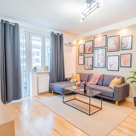 Spacious Newly Renovated 2Br Apartments With Balcony Bukarest Exterior foto