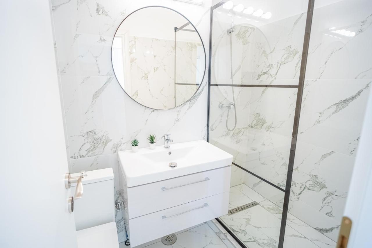 Spacious Newly Renovated 2Br Apartments With Balcony Bukarest Exterior foto