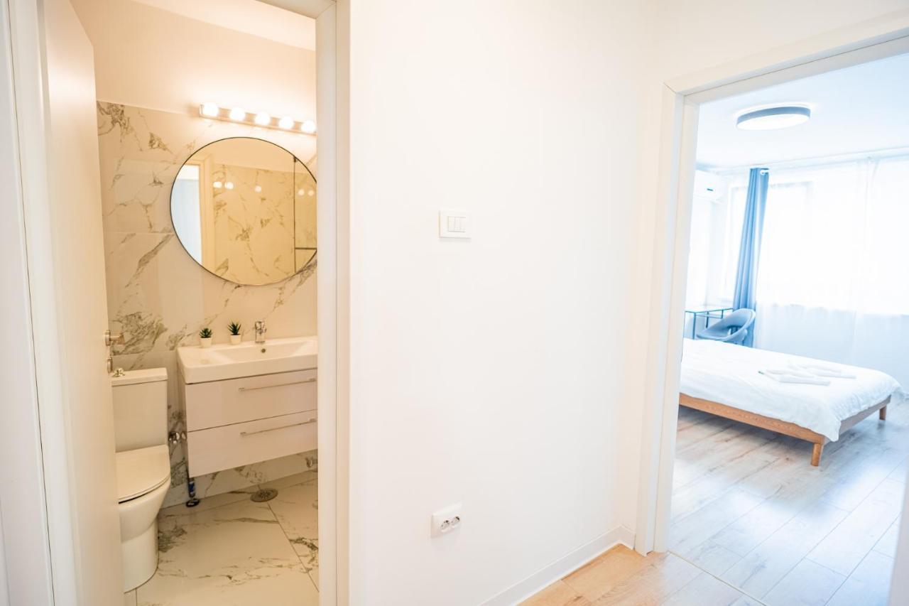 Spacious Newly Renovated 2Br Apartments With Balcony Bukarest Exterior foto