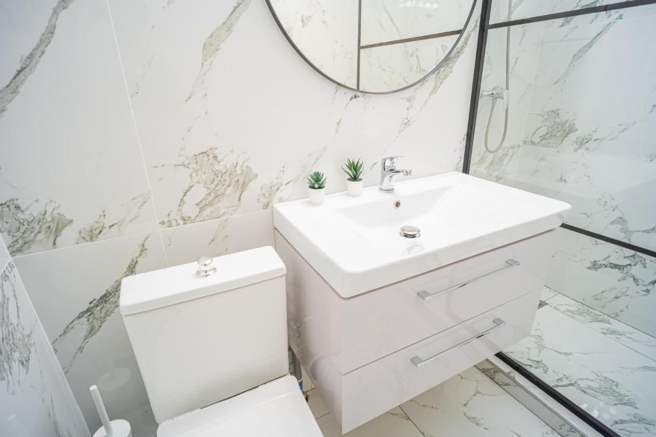 Spacious Newly Renovated 2Br Apartments With Balcony Bukarest Exterior foto