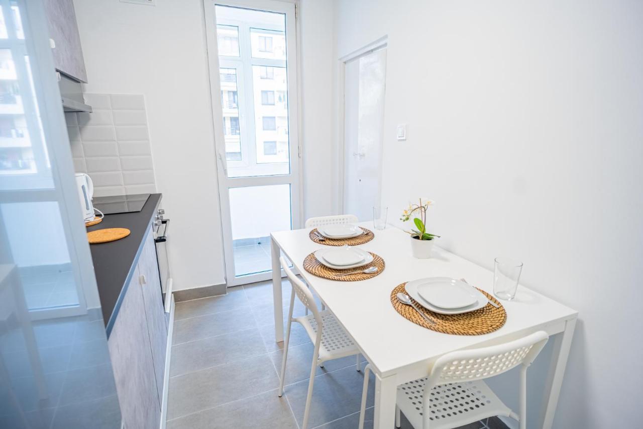 Spacious Newly Renovated 2Br Apartments With Balcony Bukarest Exterior foto