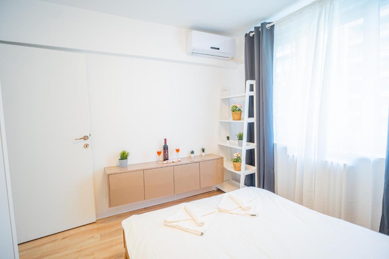 Spacious Newly Renovated 2Br Apartments With Balcony Bukarest Exterior foto