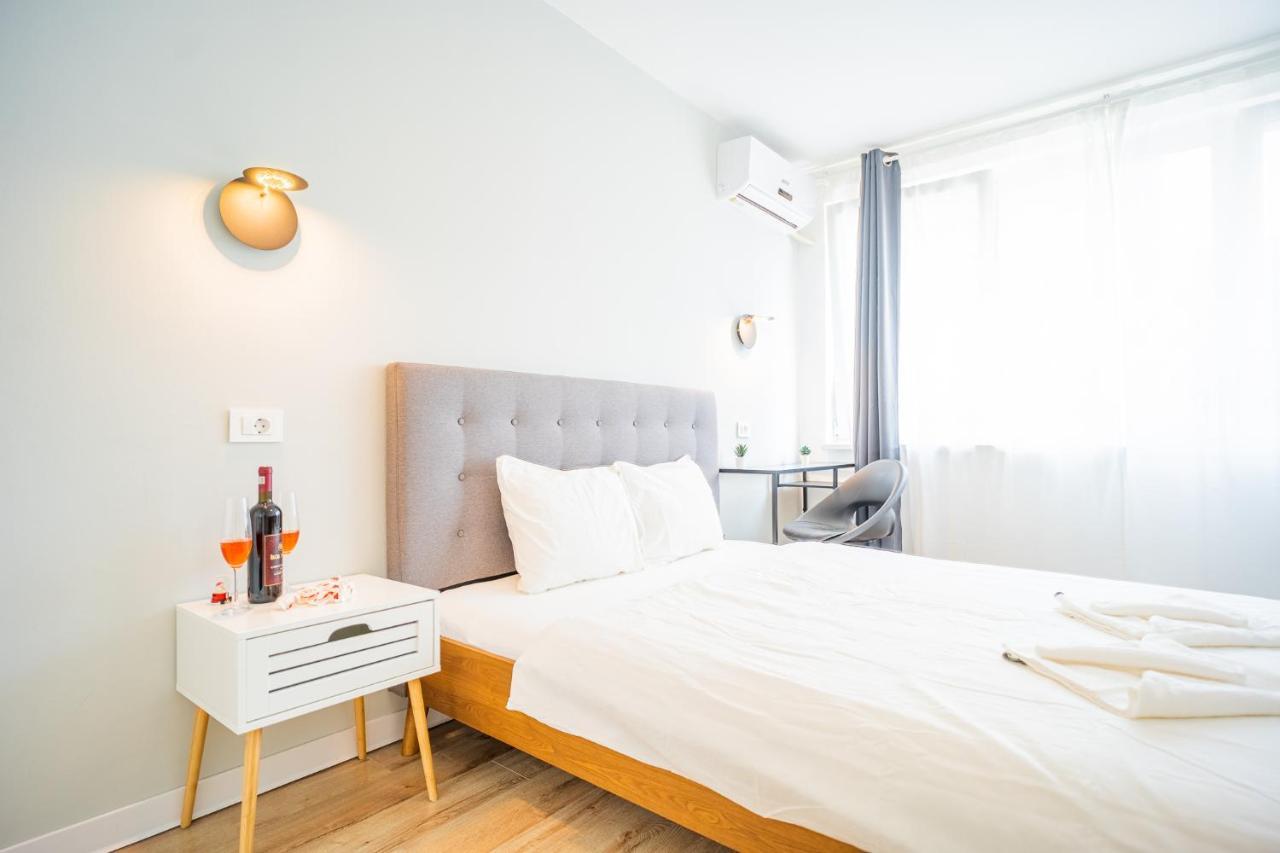 Spacious Newly Renovated 2Br Apartments With Balcony Bukarest Exterior foto