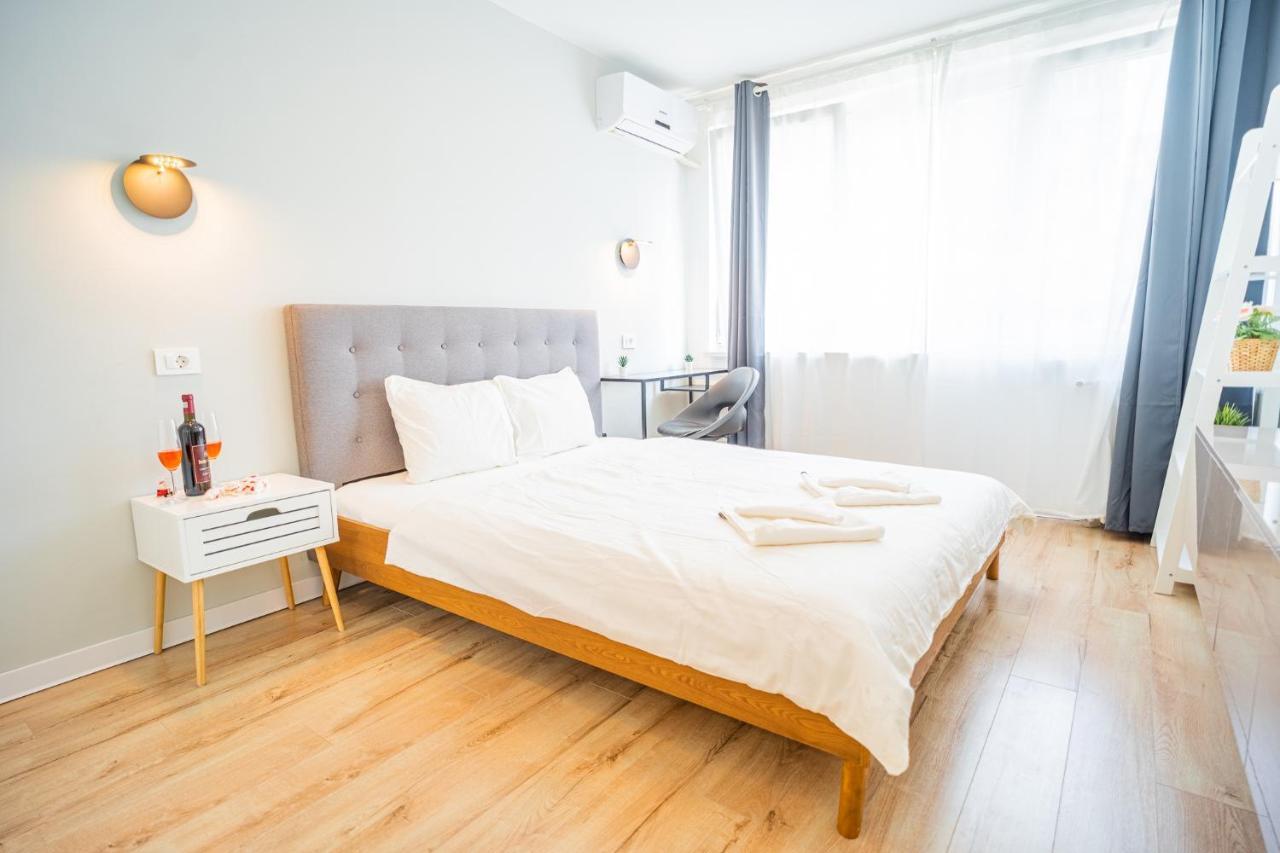 Spacious Newly Renovated 2Br Apartments With Balcony Bukarest Exterior foto