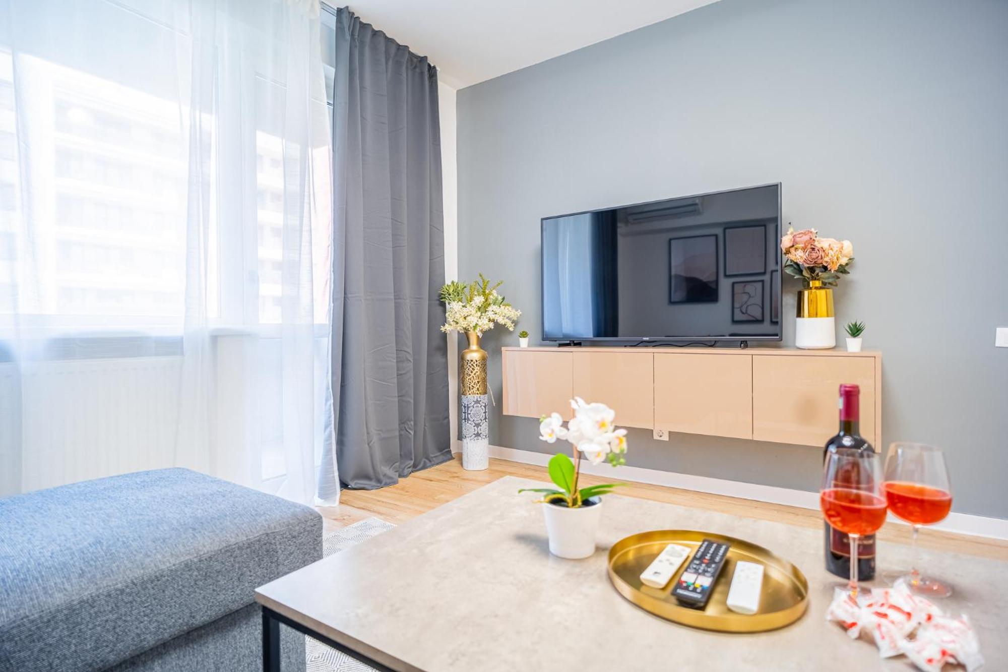 Spacious Newly Renovated 2Br Apartments With Balcony Bukarest Exterior foto