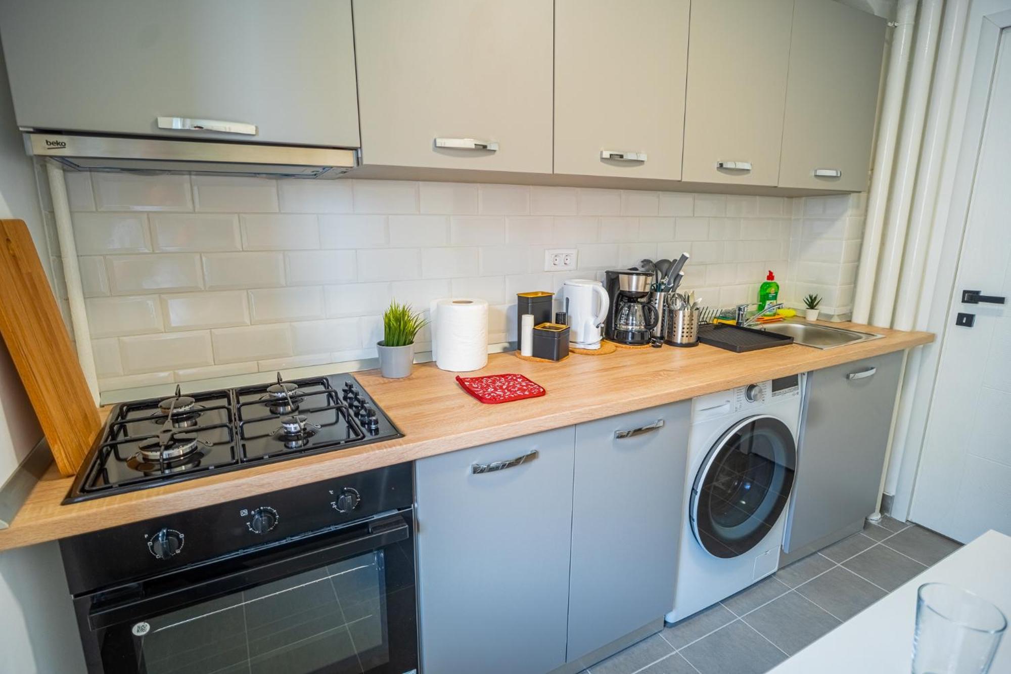 Spacious Newly Renovated 2Br Apartments With Balcony Bukarest Exterior foto