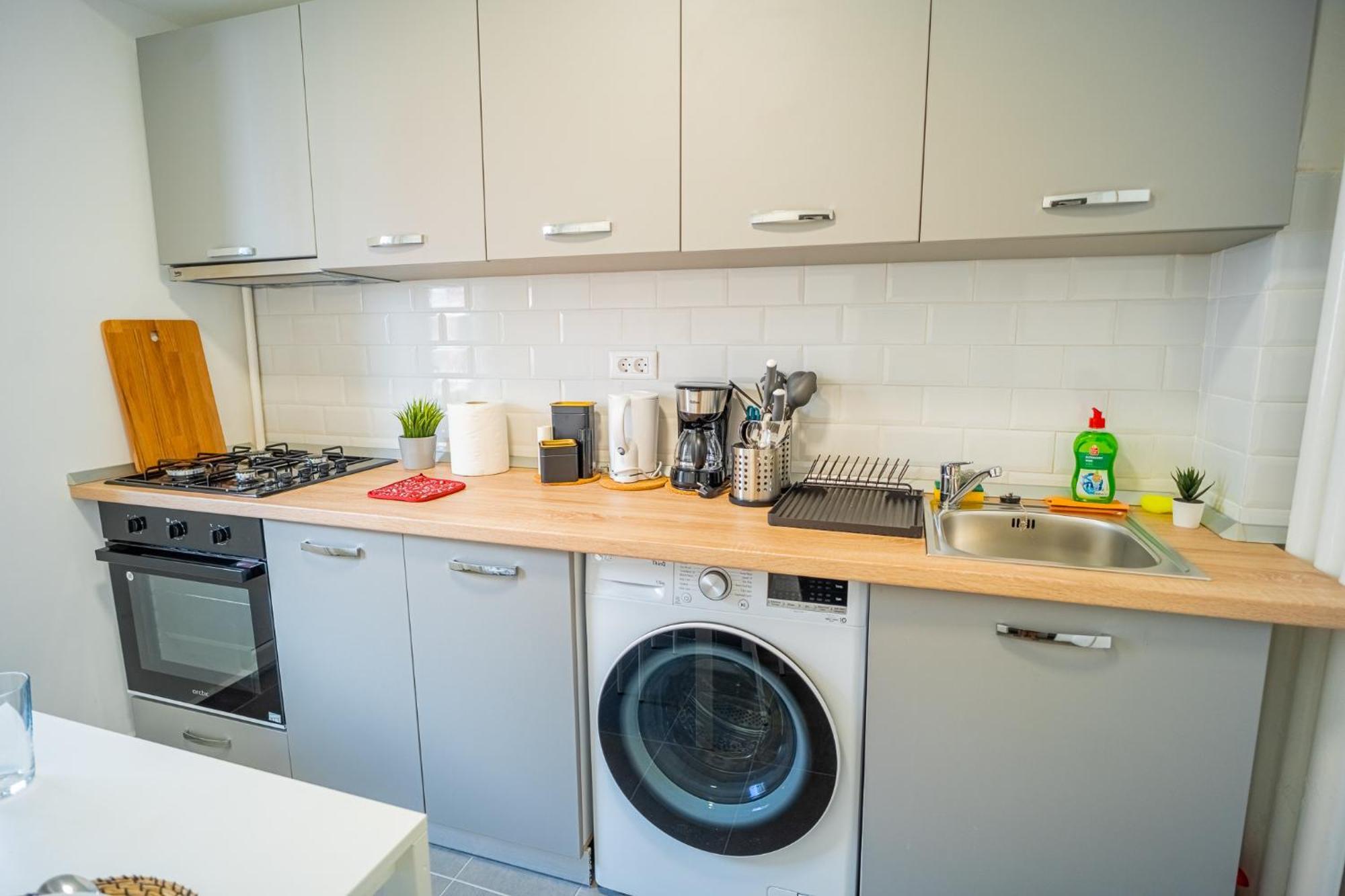 Spacious Newly Renovated 2Br Apartments With Balcony Bukarest Exterior foto