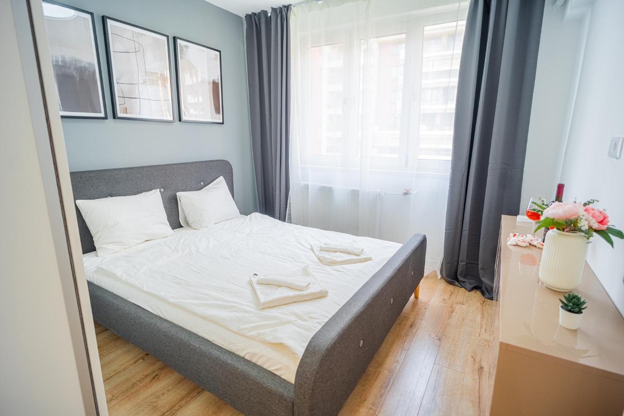 Spacious Newly Renovated 2Br Apartments With Balcony Bukarest Exterior foto