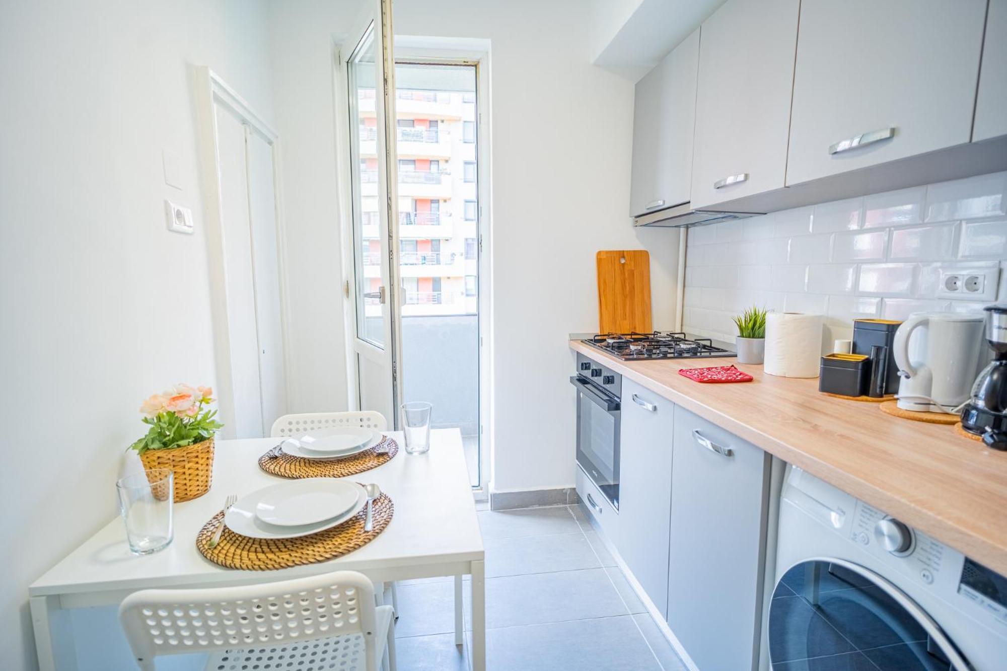 Spacious Newly Renovated 2Br Apartments With Balcony Bukarest Exterior foto