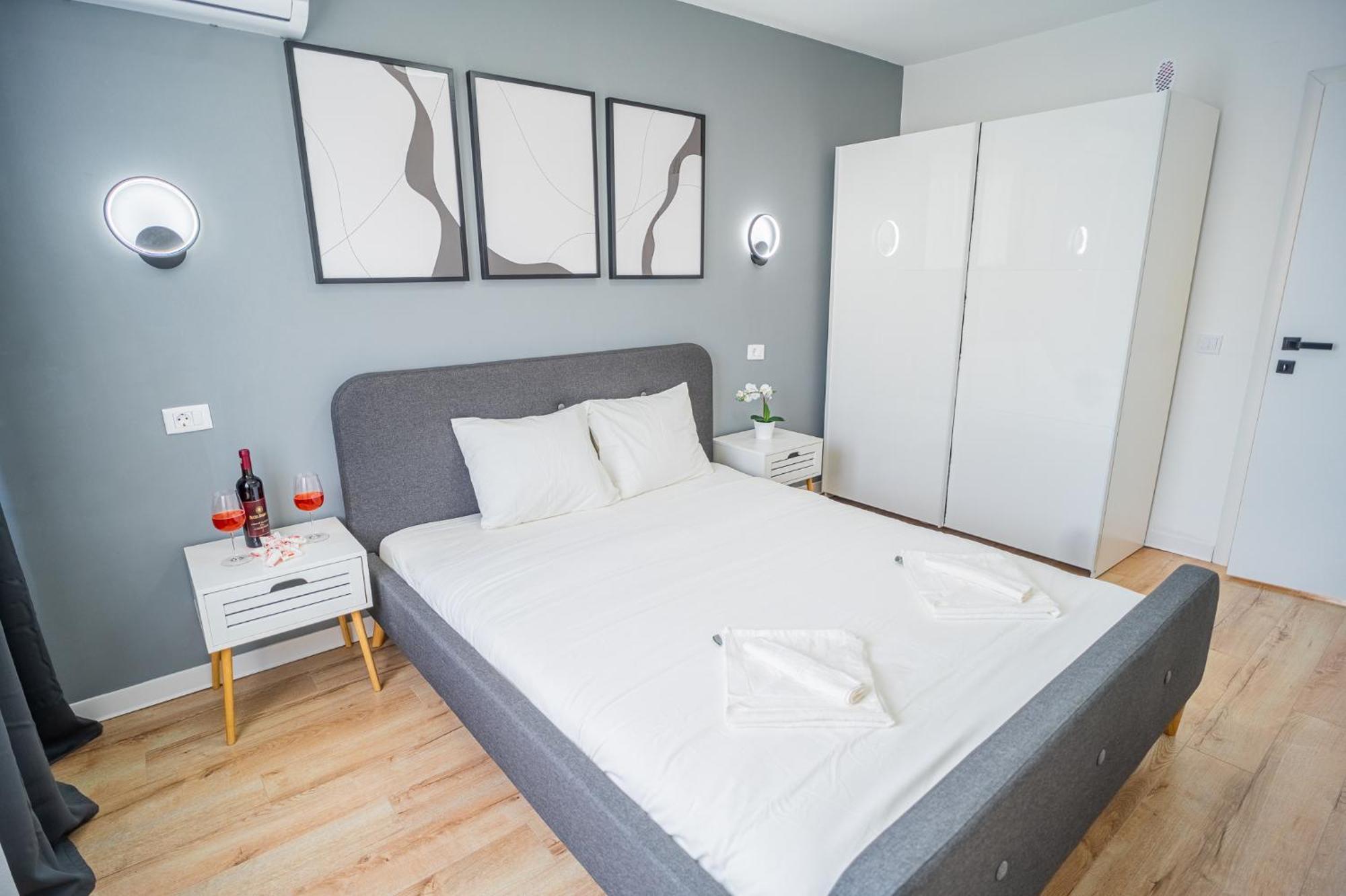 Spacious Newly Renovated 2Br Apartments With Balcony Bukarest Exterior foto
